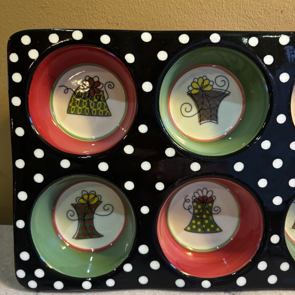 Pier 1 Black White Dot Design Stoneware Six Muffin Cupcake Pan - Picture 3 of 5